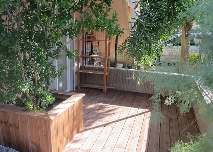 Jolie T2 Renove Avec Jardin Clos Et Parking Prive