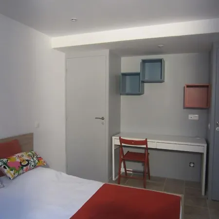 Jolie T2 Renove Avec Jardin Clos Et Parking Prive * Мийо