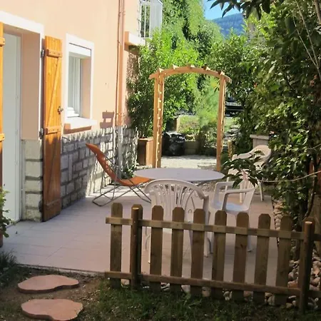 T2 Refait A Neuf Avec Petit Jardin Et Parking Apartment *