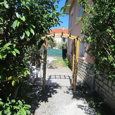 Jolie T2 Renove Avec Jardin Clos Et Parking Prive